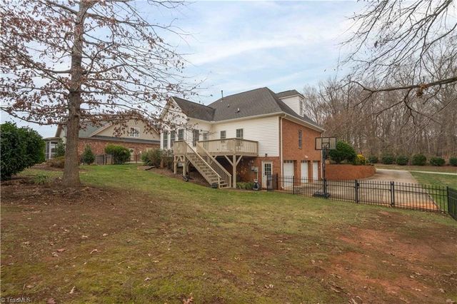 5250 Meadowlark Glen Lane, Winston-salem, NC 27106