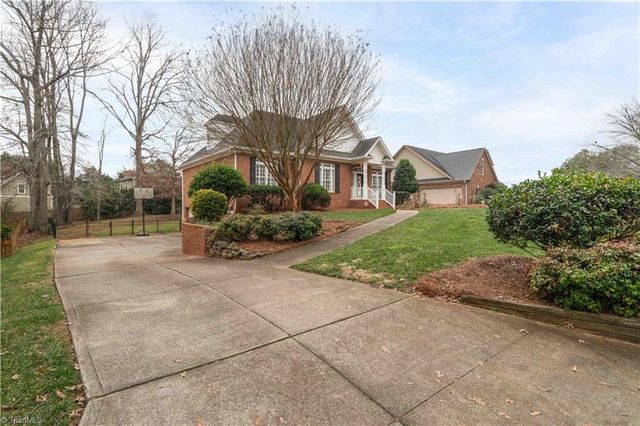 5250 Meadowlark Glen Lane, Winston-salem, NC 27106
