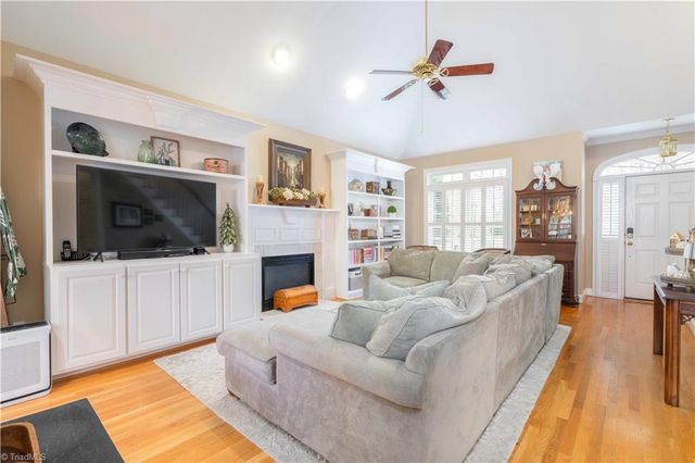 5250 Meadowlark Glen Lane, Winston-salem, NC 27106