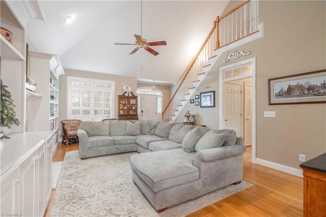 5250 Meadowlark Glen Lane, Winston-salem, NC 27106