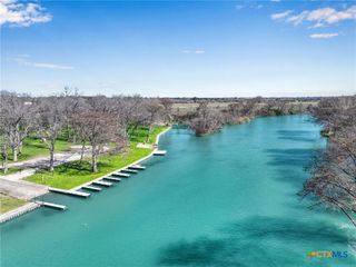953 River Bank, New Braunfels, TX 78130