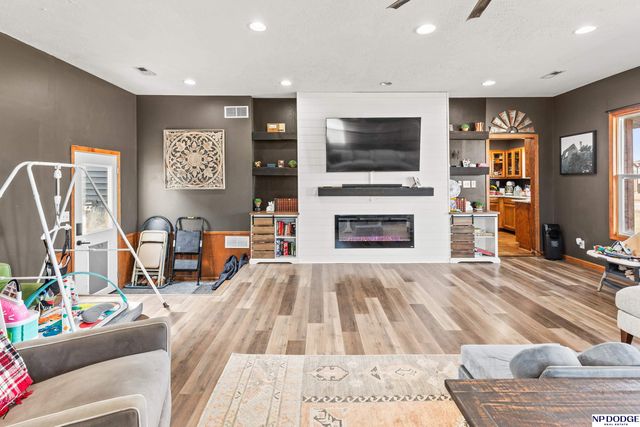 801 S East Street, Valley, NE 68064