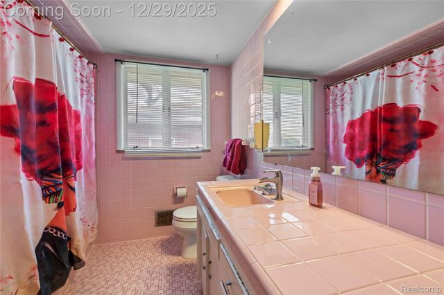 19107 Greenwald Drive, Southfield, MI 48075