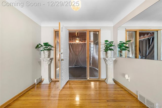 19107 Greenwald Drive, Southfield, MI 48075