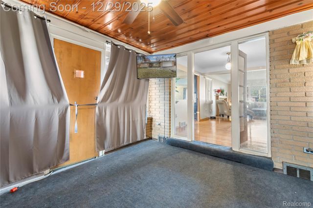 19107 Greenwald Drive, Southfield, MI 48075