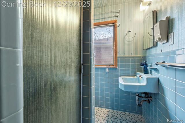 19107 Greenwald Drive, Southfield, MI 48075