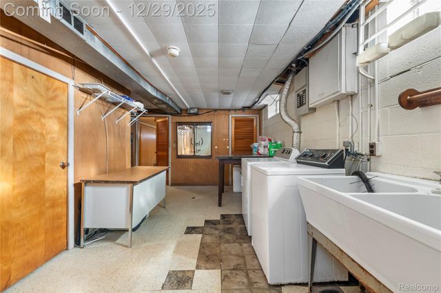 19107 Greenwald Drive, Southfield, MI 48075