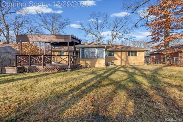 19107 Greenwald Drive, Southfield, MI 48075