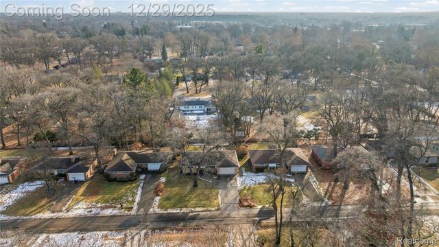 19107 Greenwald Drive, Southfield, MI 48075