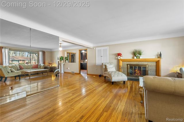 19107 Greenwald Drive, Southfield, MI 48075