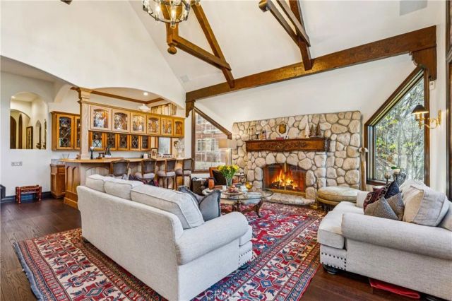 747 Brentwood, Lake Arrowhead, CA 92352