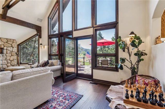 747 Brentwood, Lake Arrowhead, CA 92352