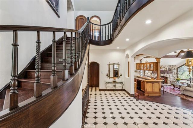 747 Brentwood, Lake Arrowhead, CA 92352