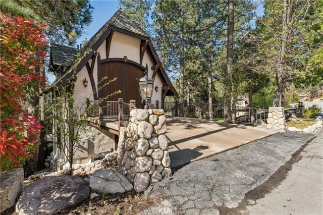 747 Brentwood, Lake Arrowhead, CA 92352