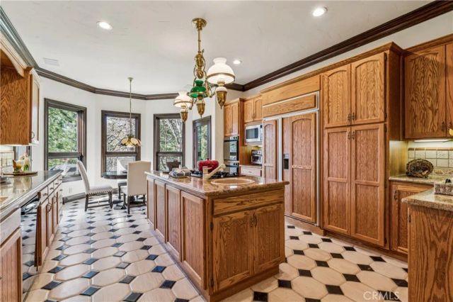 747 Brentwood, Lake Arrowhead, CA 92352
