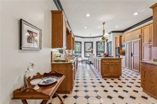 747 Brentwood, Lake Arrowhead, CA 92352