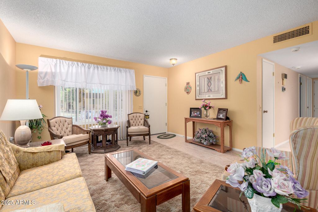 Image 10 of property listing at 16025 N 110TH Avenue, Sun City, AZ 85351