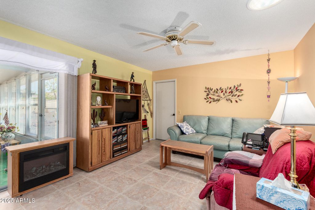 Image 18 of property listing at 16025 N 110TH Avenue, Sun City, AZ 85351