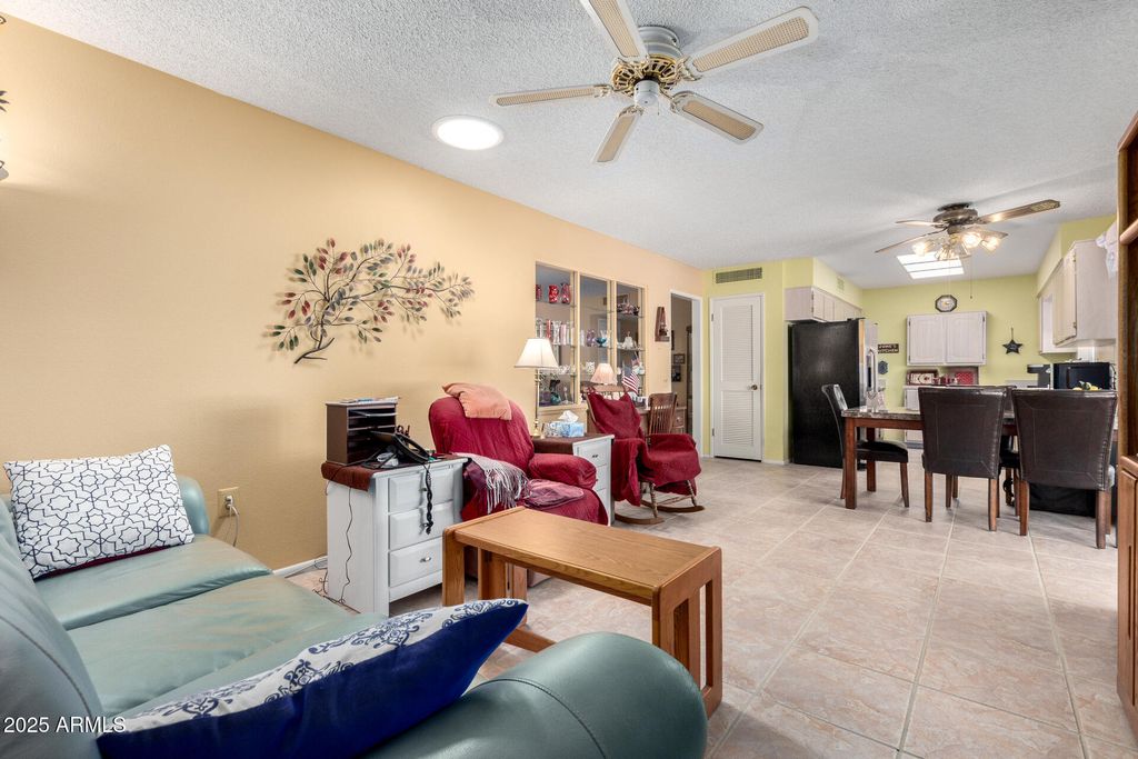 Image 20 of property listing at 16025 N 110TH Avenue, Sun City, AZ 85351