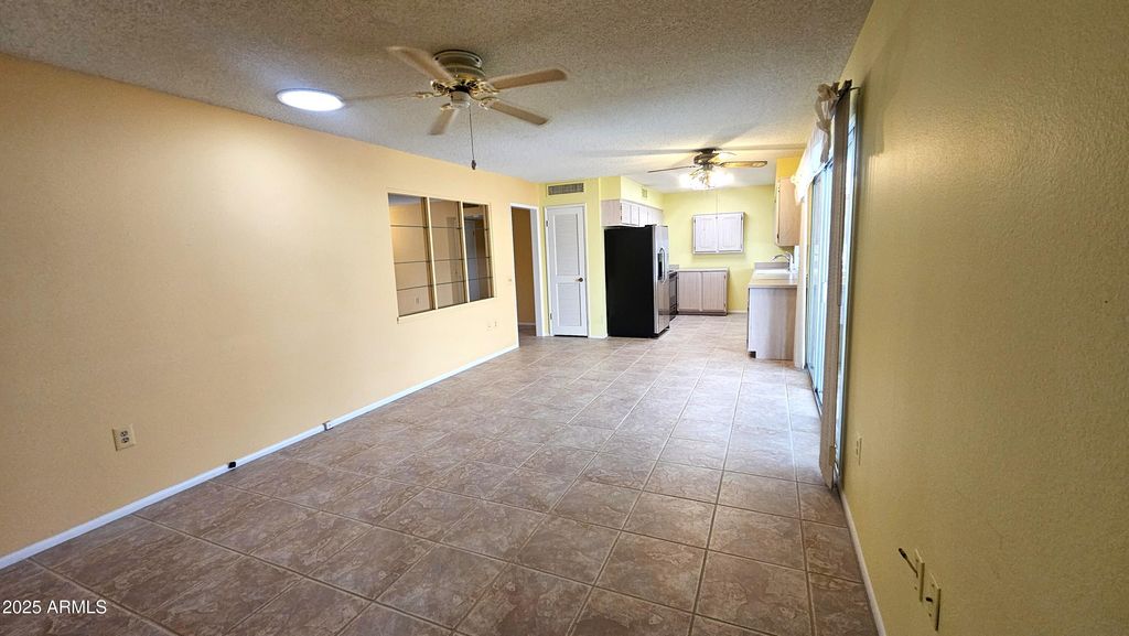Image 21 of property listing at 16025 N 110TH Avenue, Sun City, AZ 85351