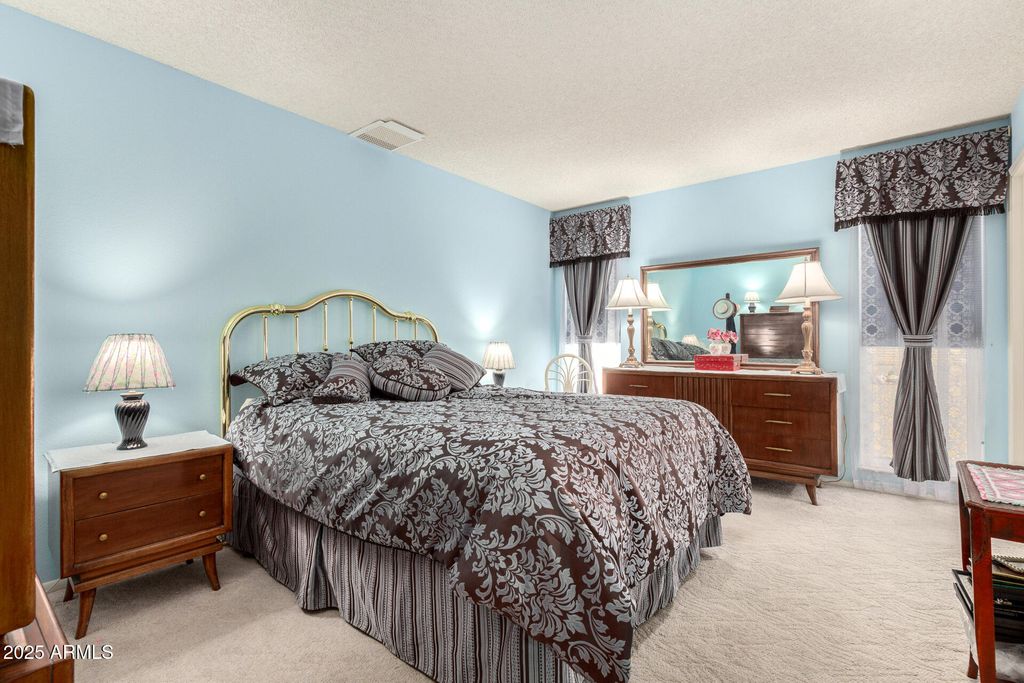 Image 25 of property listing at 16025 N 110TH Avenue, Sun City, AZ 85351