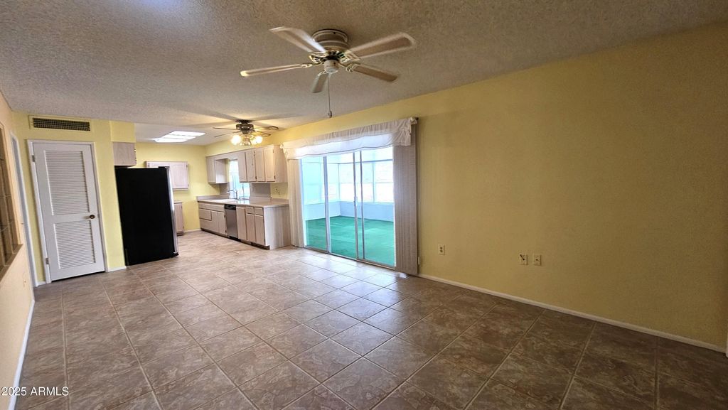 Image 3 of property listing at 16025 N 110TH Avenue, Sun City, AZ 85351