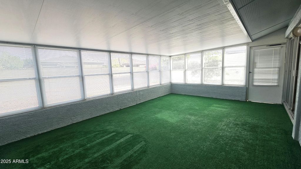 Image 4 of property listing at 16025 N 110TH Avenue, Sun City, AZ 85351