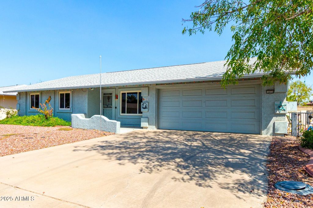 Image 40 of property listing at 16025 N 110TH Avenue, Sun City, AZ 85351