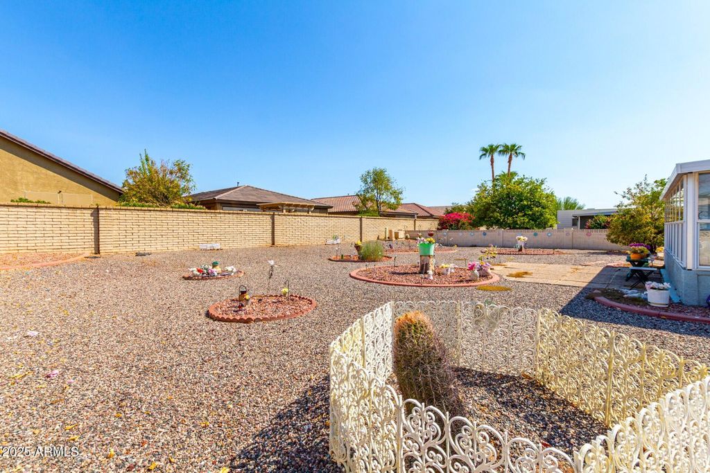 Image 6 of property listing at 16025 N 110TH Avenue, Sun City, AZ 85351