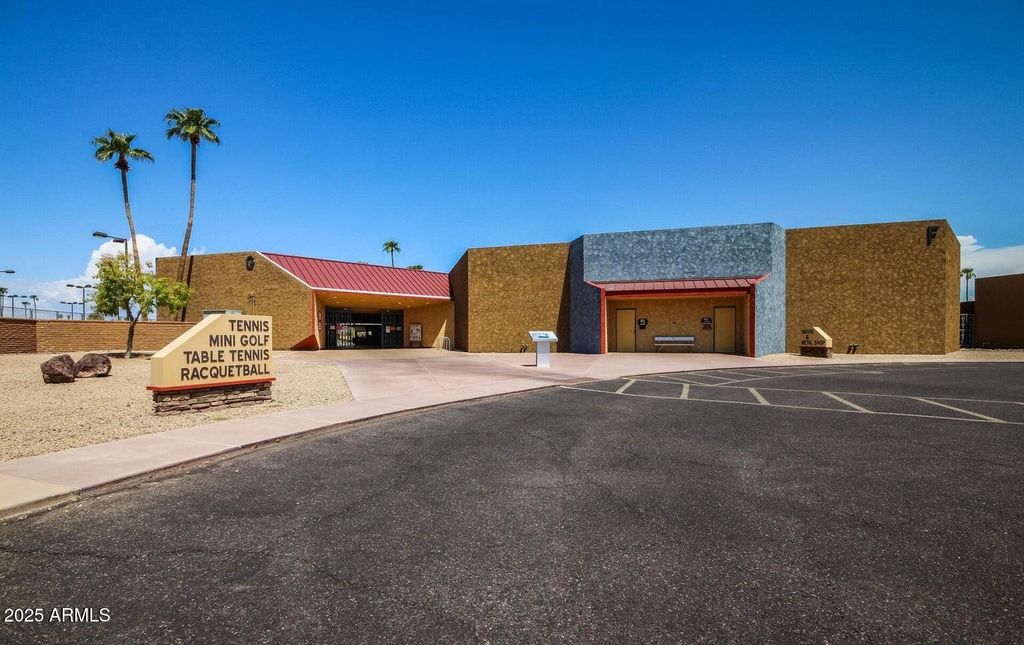 Image 60 of property listing at 16025 N 110TH Avenue, Sun City, AZ 85351