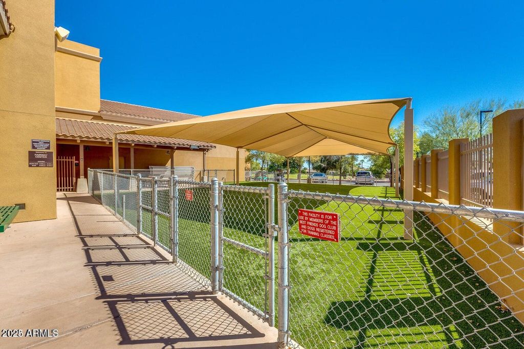 Image 68 of property listing at 16025 N 110TH Avenue, Sun City, AZ 85351