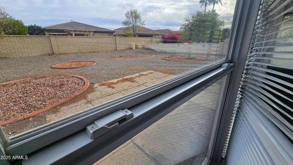 Image 7 of property listing at 16025 N 110TH Avenue, Sun City, AZ 85351