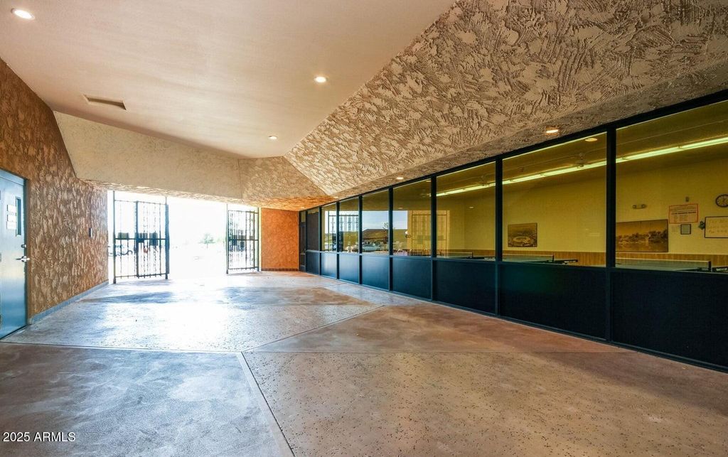 Image 74 of property listing at 16025 N 110TH Avenue, Sun City, AZ 85351