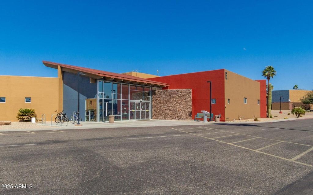 Image 76 of property listing at 16025 N 110TH Avenue, Sun City, AZ 85351