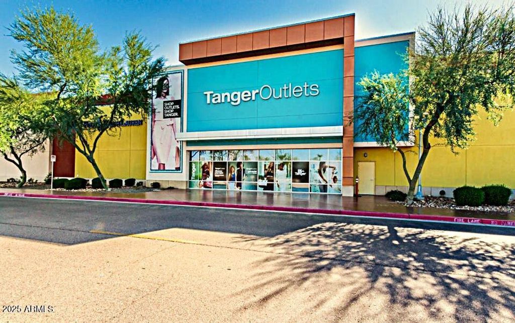 Image 87 of property listing at 16025 N 110TH Avenue, Sun City, AZ 85351