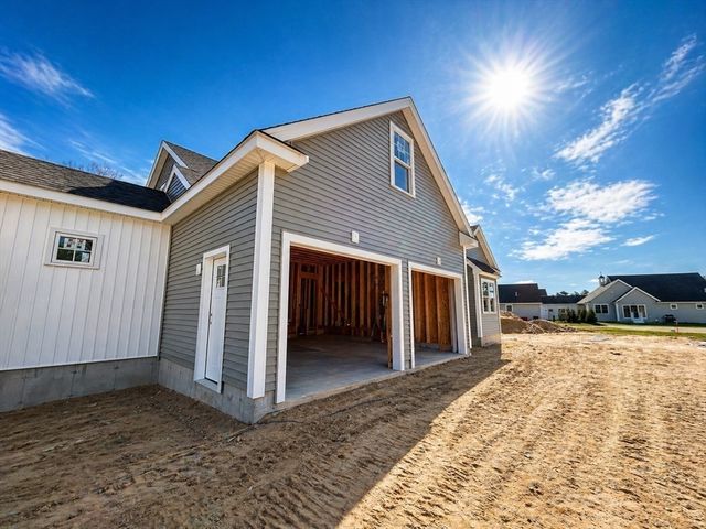 7 Weathervane Dr, Carver, MA 02330