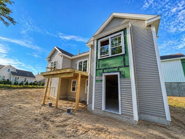 7 Weathervane Dr, Carver, MA 02330