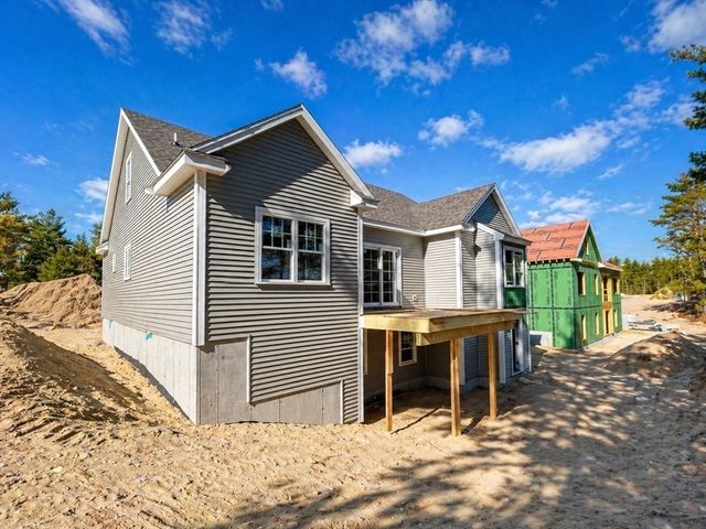 7 Weathervane Dr, Carver, MA 02330