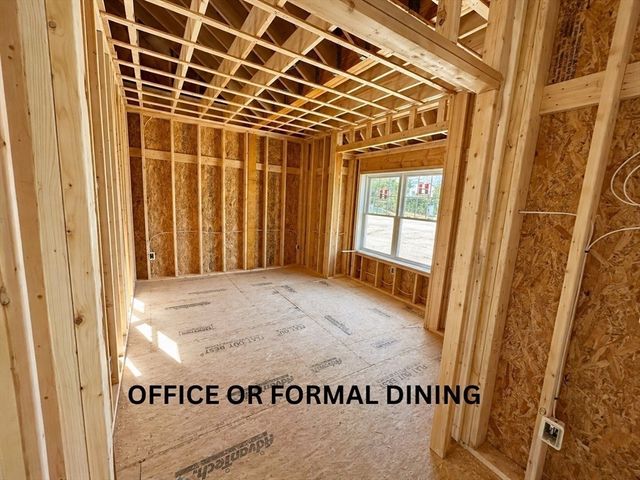 7 Weathervane Dr, Carver, MA 02330