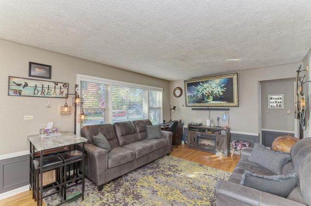 140 W Sunset Avenue, Lombard, IL 60148