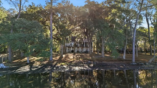 8448 Chisolm Plantation Road, Edisto Island, SC 29438