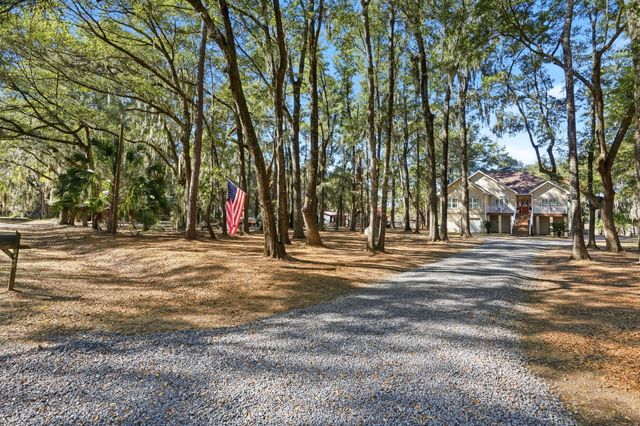 8448 Chisolm Plantation Road, Edisto Island, SC 29438