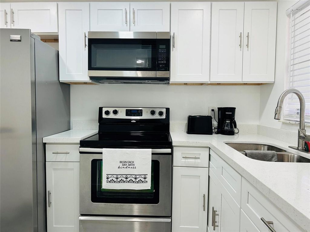 2871 E Sunrise Lakes Drive 101, Sunrise, FL 33322