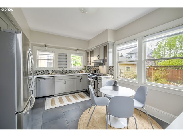 5905 N WILBUR Ave, Portland, OR 97217