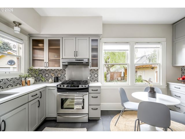 5905 N WILBUR Ave, Portland, OR 97217