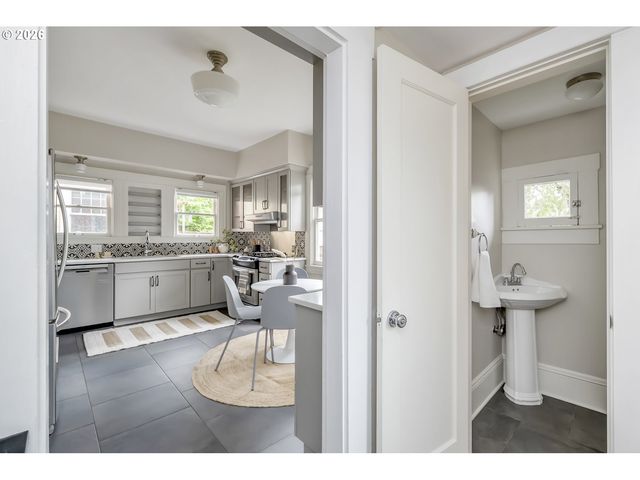 5905 N WILBUR Ave, Portland, OR 97217