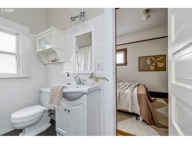 5905 N WILBUR Ave, Portland, OR 97217