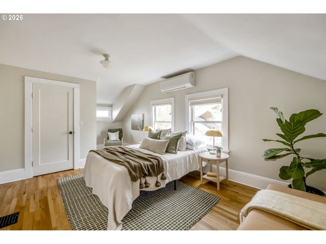 5905 N WILBUR Ave, Portland, OR 97217