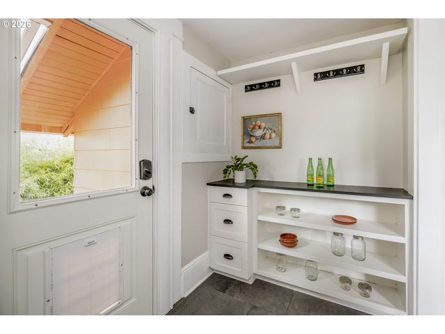 5905 N WILBUR Ave, Portland, OR 97217