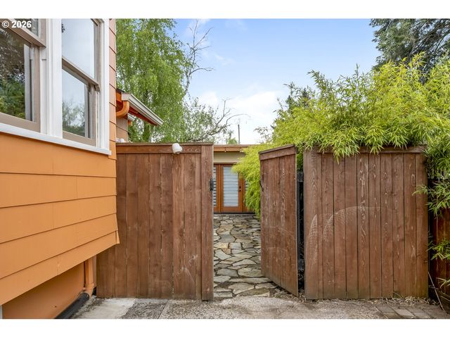 5905 N WILBUR Ave, Portland, OR 97217